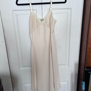 Chic Cream Lace Chemise, with Robe